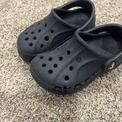 Kids Size 8 Crocs - Navy 