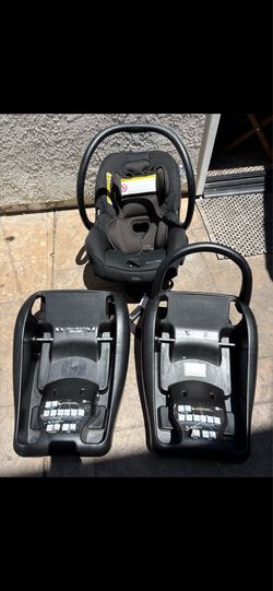 Maxi cost Infant Car seat + 2 car base