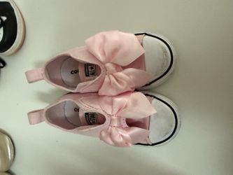 Converse Chuck Taylor Satin Bow Sneakers – Toddler Size 7