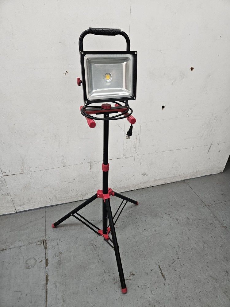 Husky - Portable LED Work Light wt Tripod