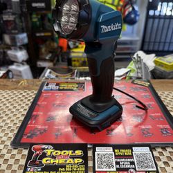 Makita 18V LXT Lithium-Ion Cordless L.E.D. Flashlight Flashlight Only