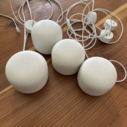 Google Router And Mesh Pucks 