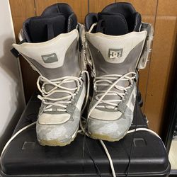 DC Lace Snow Boarding Boots. 