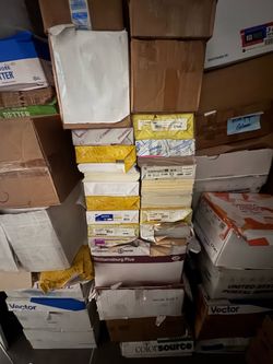 A large volume of paper for printing, white, colored, glossy. Many https://offerup.com/redirect/?o=b3B0aW9ucy5CZXN0 offer