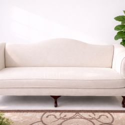 ✨ Thomasville Sofa – Elegant, Timeless Piece- Delivery Available🚚