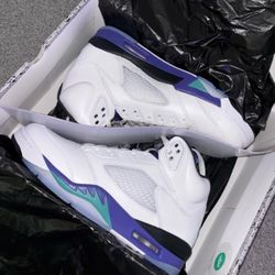 DS JORDAN 5 GRAPE  SIZE 8 , 9.5 & 10