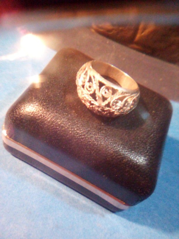 Vintage 925 Sterling Silver Ring.