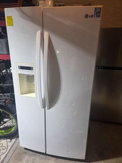 LG side-by-side refrigerator/freezer
