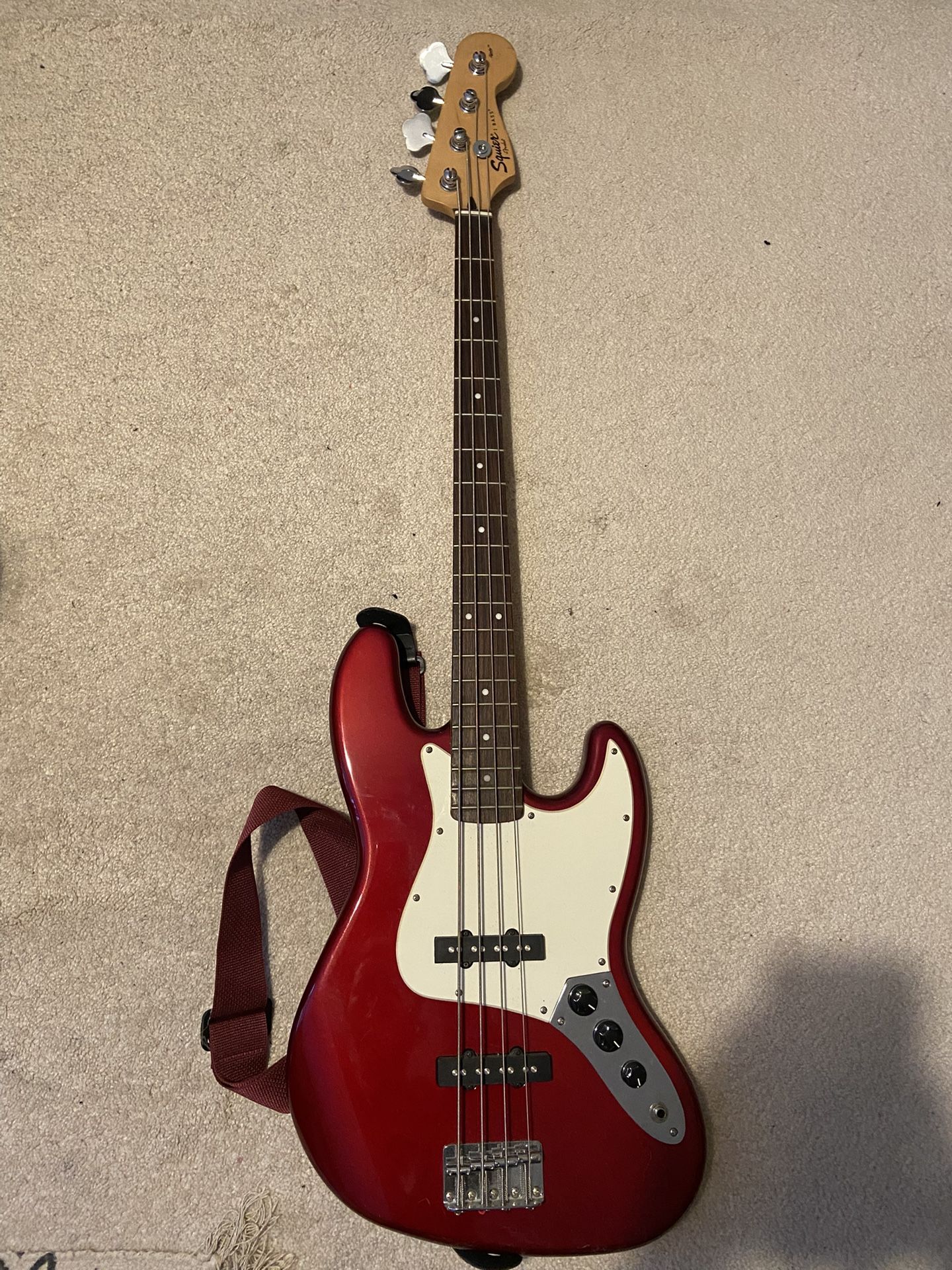 FENDER BASS GUITAR