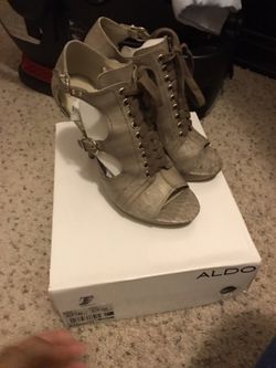 Ladies aldo heels size 10
