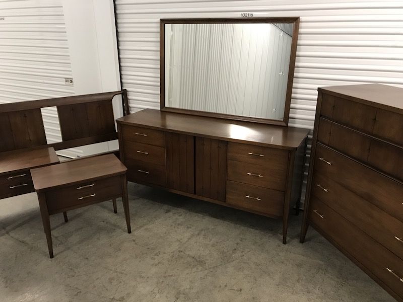Mid Century Modern Broyhill Saga 6 pc Bedroom Dresser Set