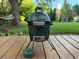 Big Green Egg 10” Mini Grill / Smoker Never Used