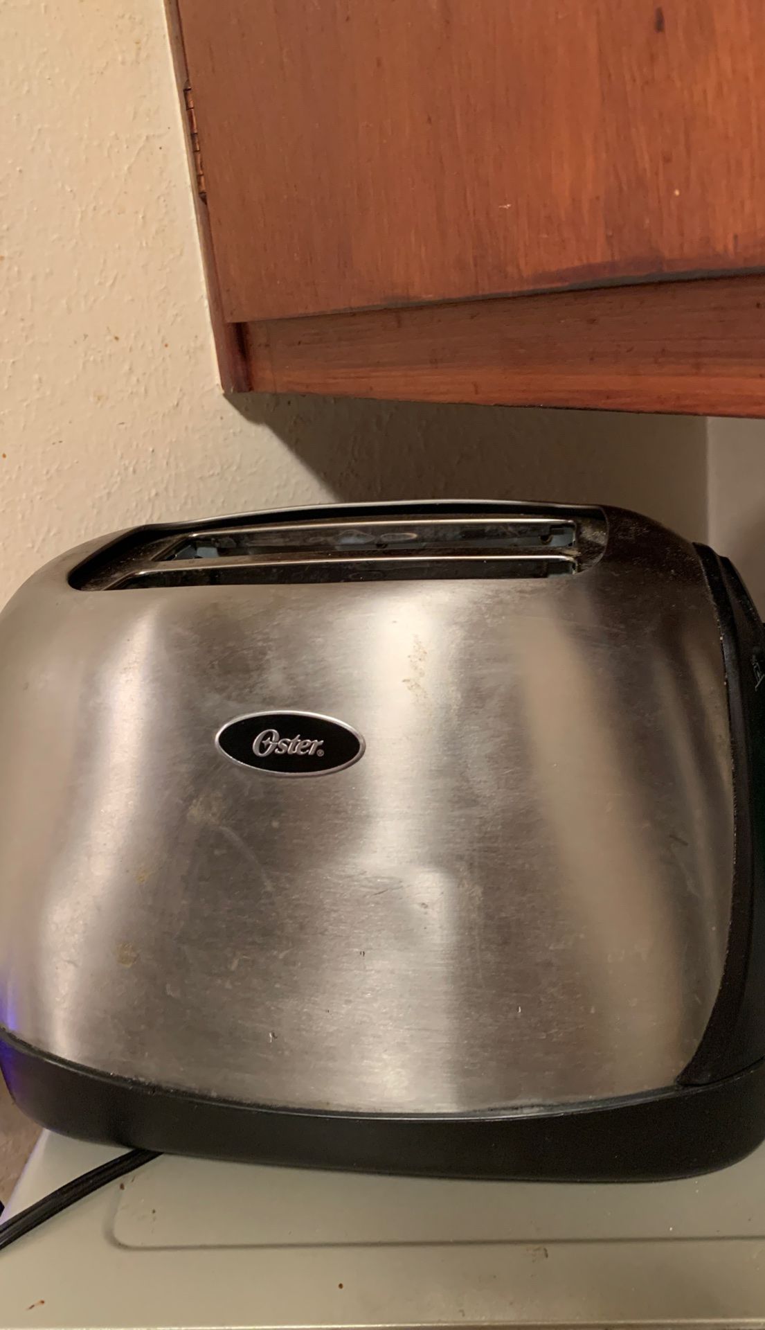 Black & Stainless Steel Toaster. Don’t Need