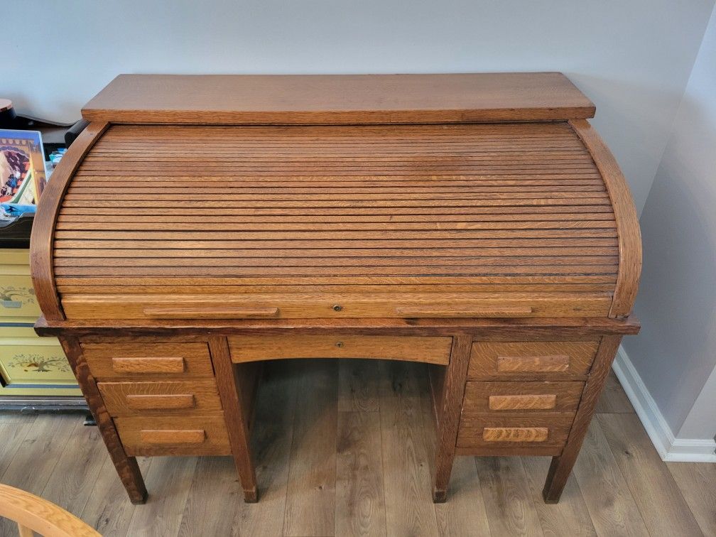 Antique Roll Top Desk Early 20th Century Must Pick Up.