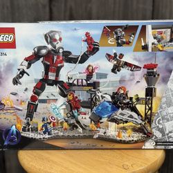 LEGO Marvel Captain America Civil War Action Battle Building Toy with 8 Minifigures & Ant Man 76314