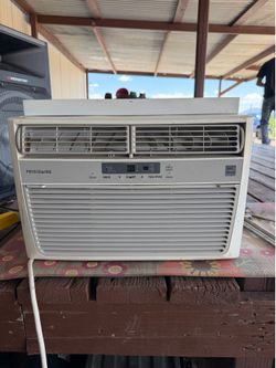 Window A/C FRIGIDAIRE  Refrigerated Air 8000 btu-It’s really cold-Perfect for a medium size room-I’m 15 minutes from the Outlet Mall-Thanks For Lookin