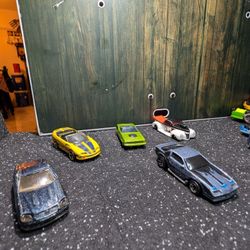  “Rare Hot Wheels set (5 cars) – hard to find!”