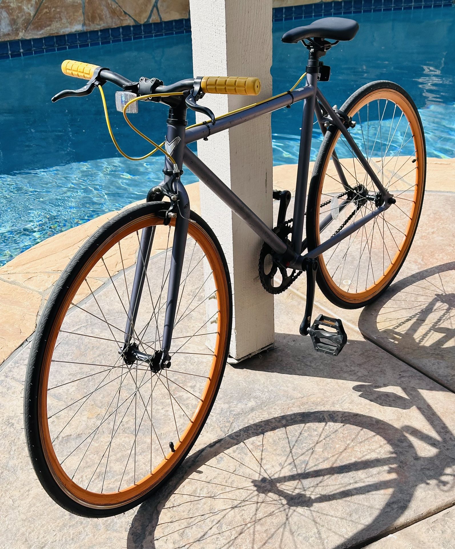 Retrospec Harper Single-Speed Fixie Bike.