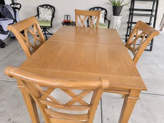 Dining Table & Chairs (4)