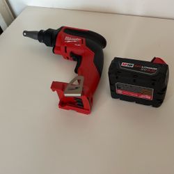 Milwaukee FUEL Drywall Gun & 5.0 Battery