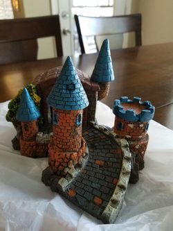 Fish tank castle