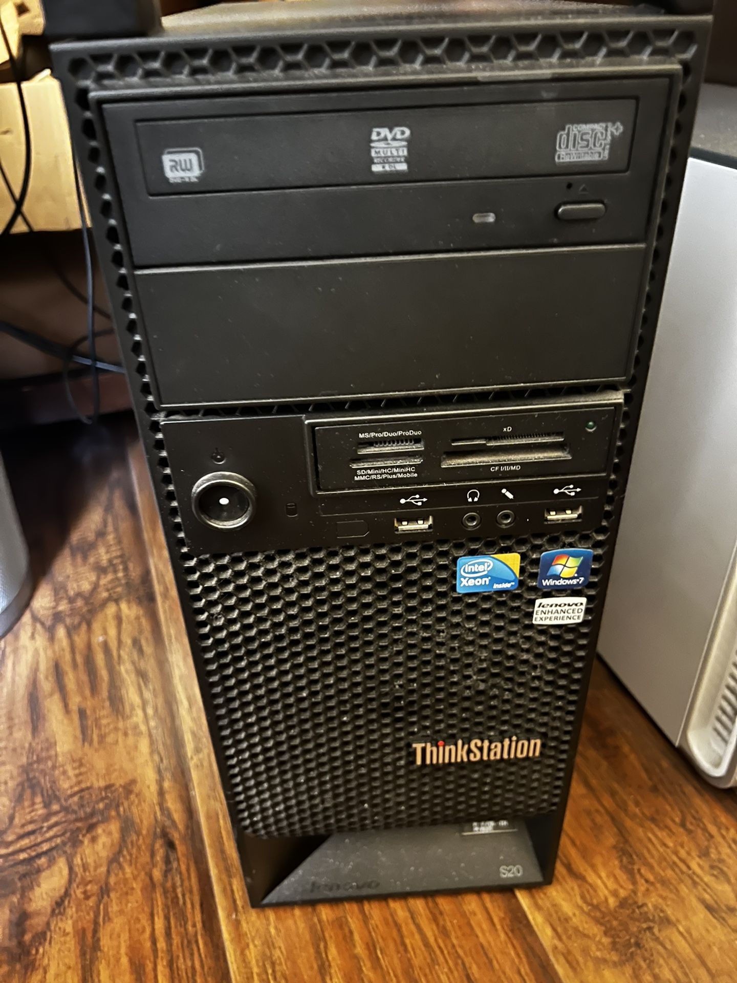 Lenovo Desktop Computer