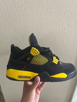 Air Jordan 4 Thunder