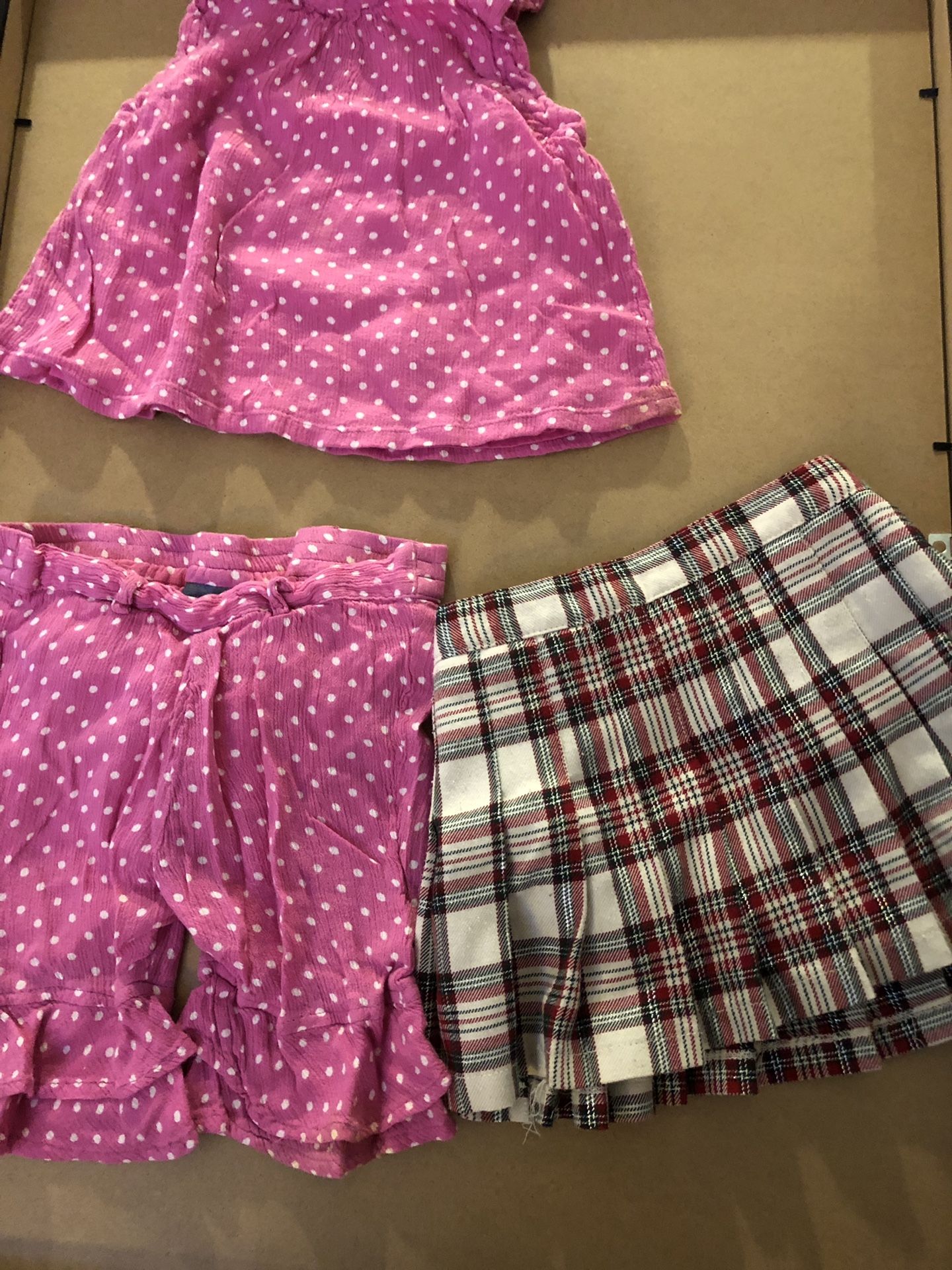 Baby girls lot size 18-24 months. Gap, Children’s place