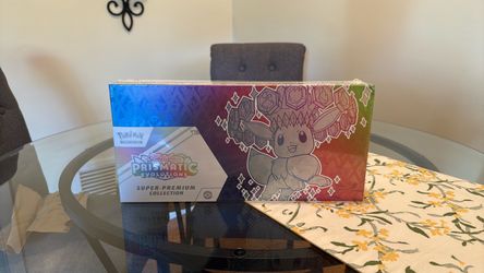 Pokémon Scarlet & Violet Prismatic Evolutions Super-Premium Collection
