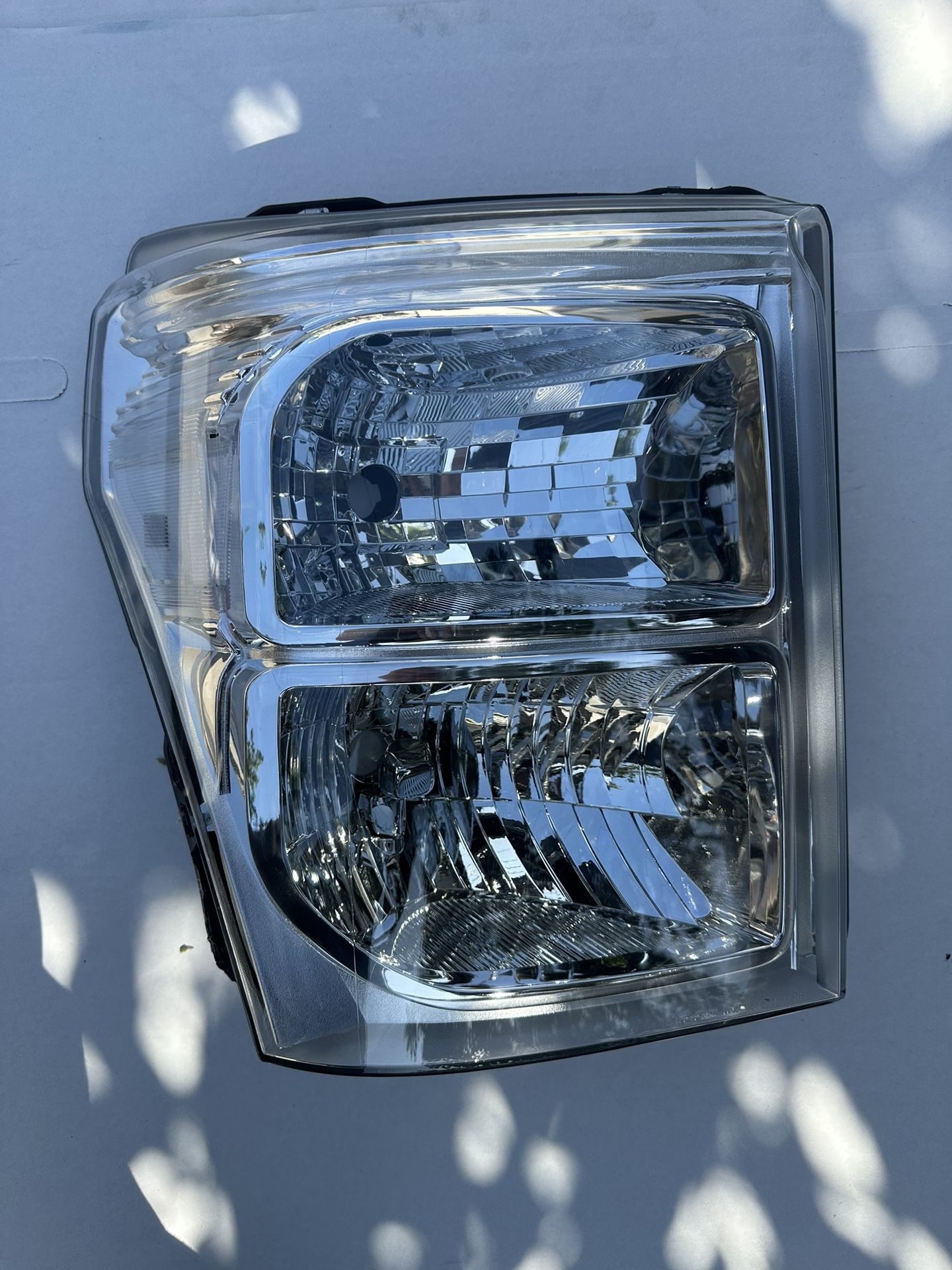 Ford F250/F350/F450/F550 Right side Headlight Year 2009-2014