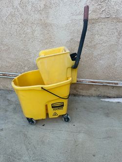 RUBBERMAID COMMERCIAL MOP BUCKET