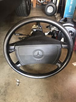 Mercedes 420SEL Steering Wheel and Column Assembly
