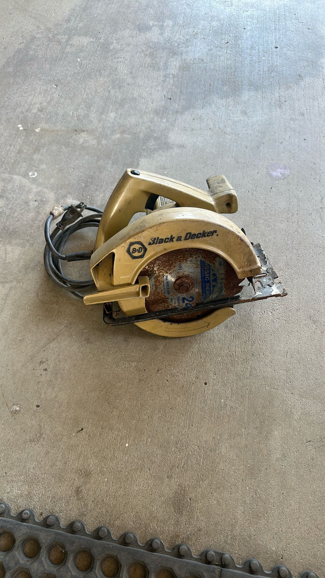 Black And Decker circular saw