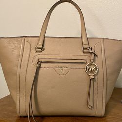 New Micheal Kors Purse 👜 