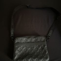 Louis Vuitton Black Monogram Crossbody Bag (Authentic) – Trade for Xbox