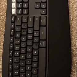 Logitech K850 Bluetooth Keyboard 