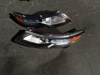 2011-2015 Chevrolet Volt Headlights With Light Bulbs And Accessories Oem.