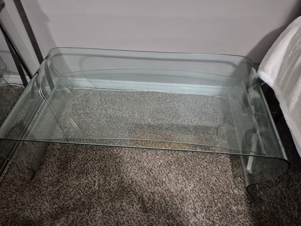 Glass Table/ Meza De Vidrio 
