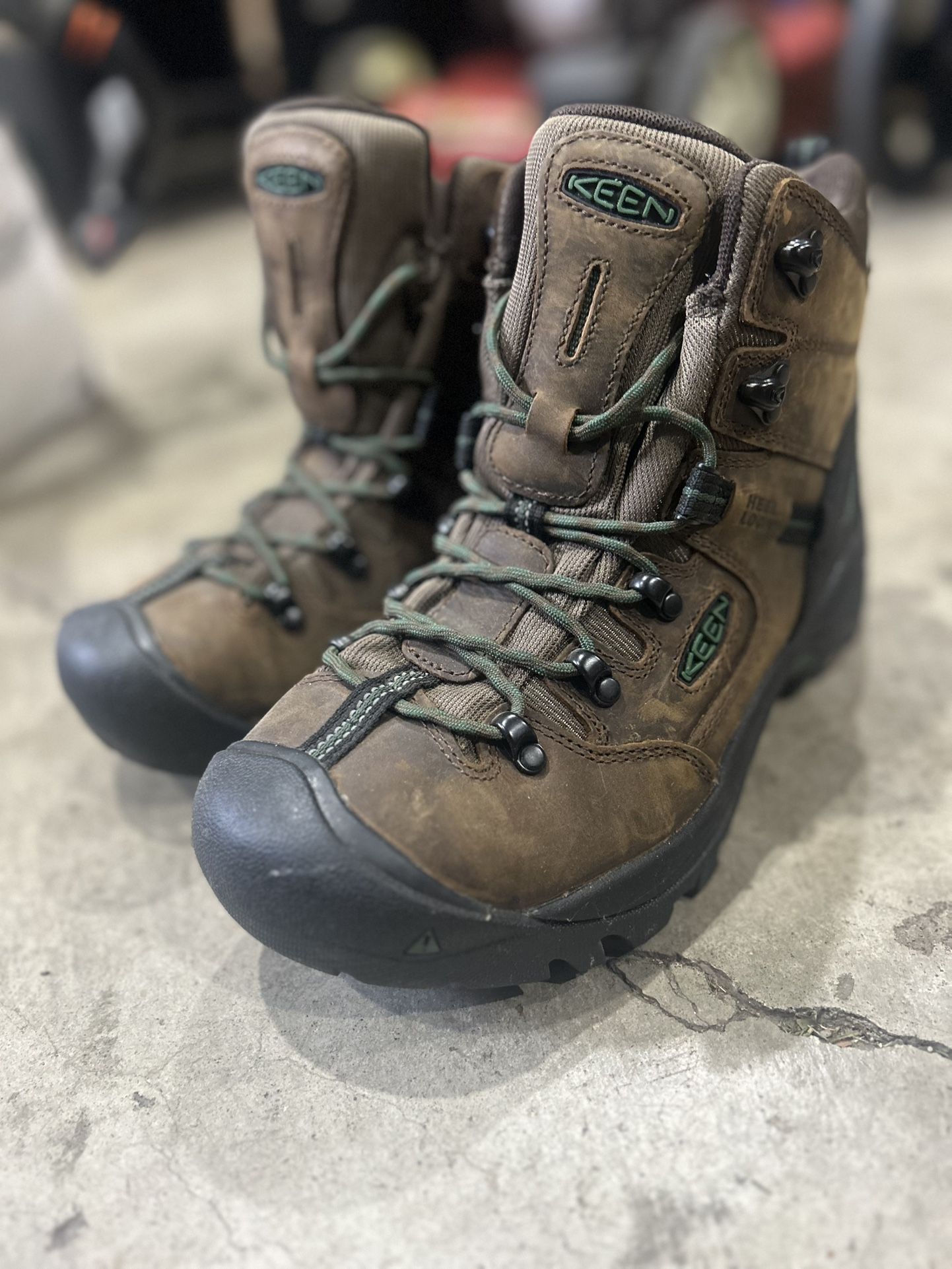Keen Boots 9.5 Men’s Waterproof