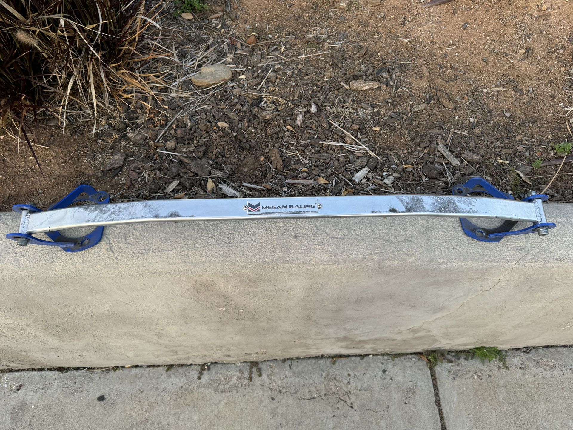 Infiniti G37 Strut Bar