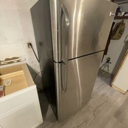 Frigidaire Refrigerator, GE Spectra Gas Stove, Samsung Dishwasher