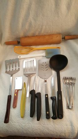 Lot D Set of 13 Kitchen Utensils