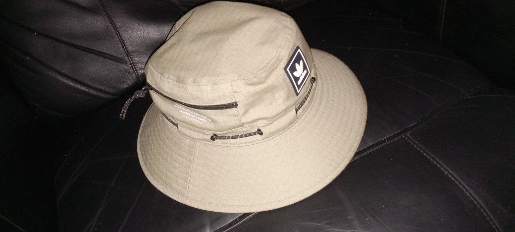 New Adidas Adjustable Bucket Hat With Bonus Zipup Pocket