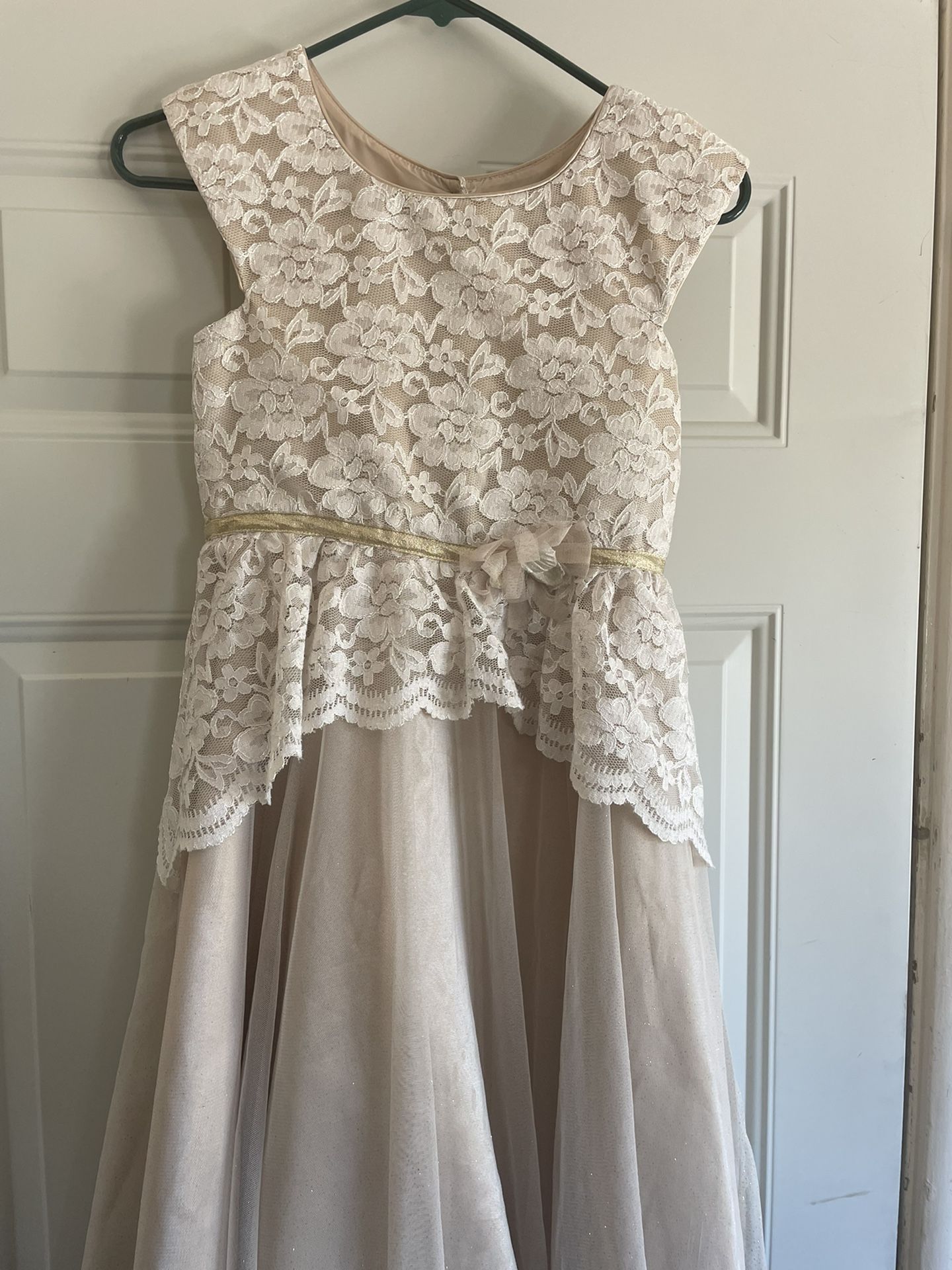 Beautiful Gold/beige Dress For Big Girls. Size 12 In A Good Condition,from A Pets Free And Smoke Free House.$10 OBO