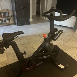 Peloton Bike+ / 26 Rides Only Ever.