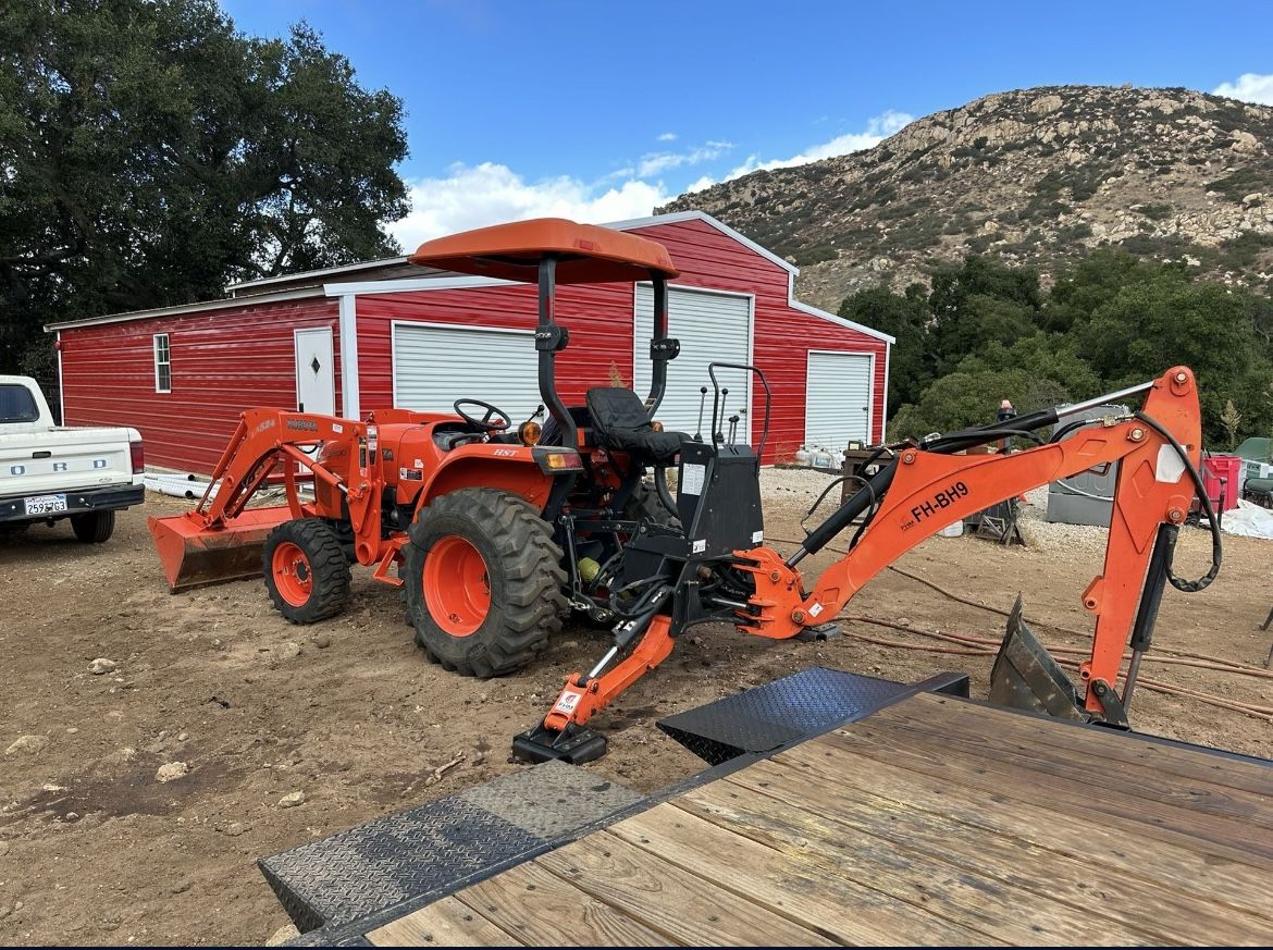 2013 Kubota L3200 Tractor and Backhoe. Rear Gannon also included