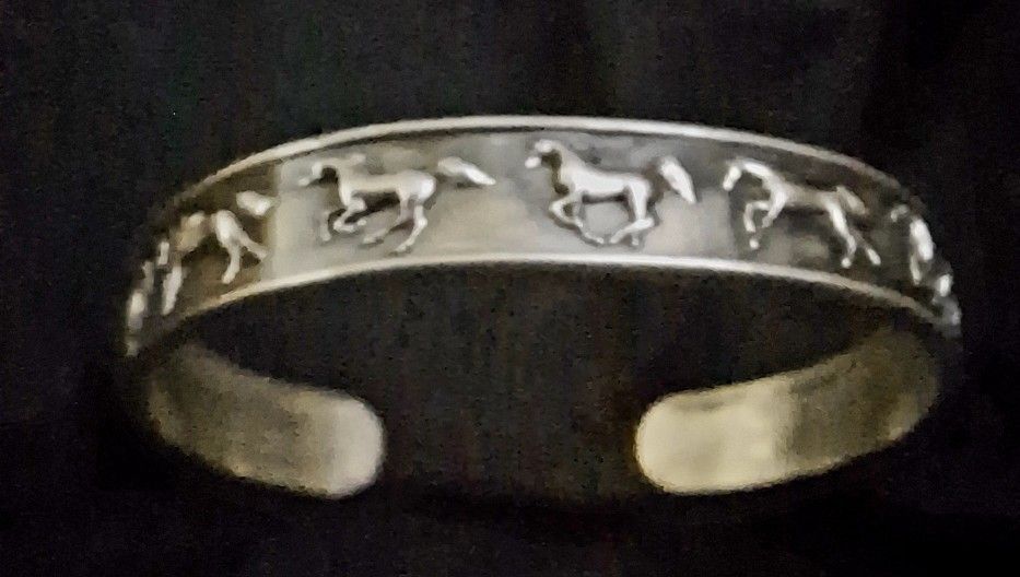 Vintage Kabana Sterling Silver Horse Cuff Bracelet – 11 Galloping Horses.