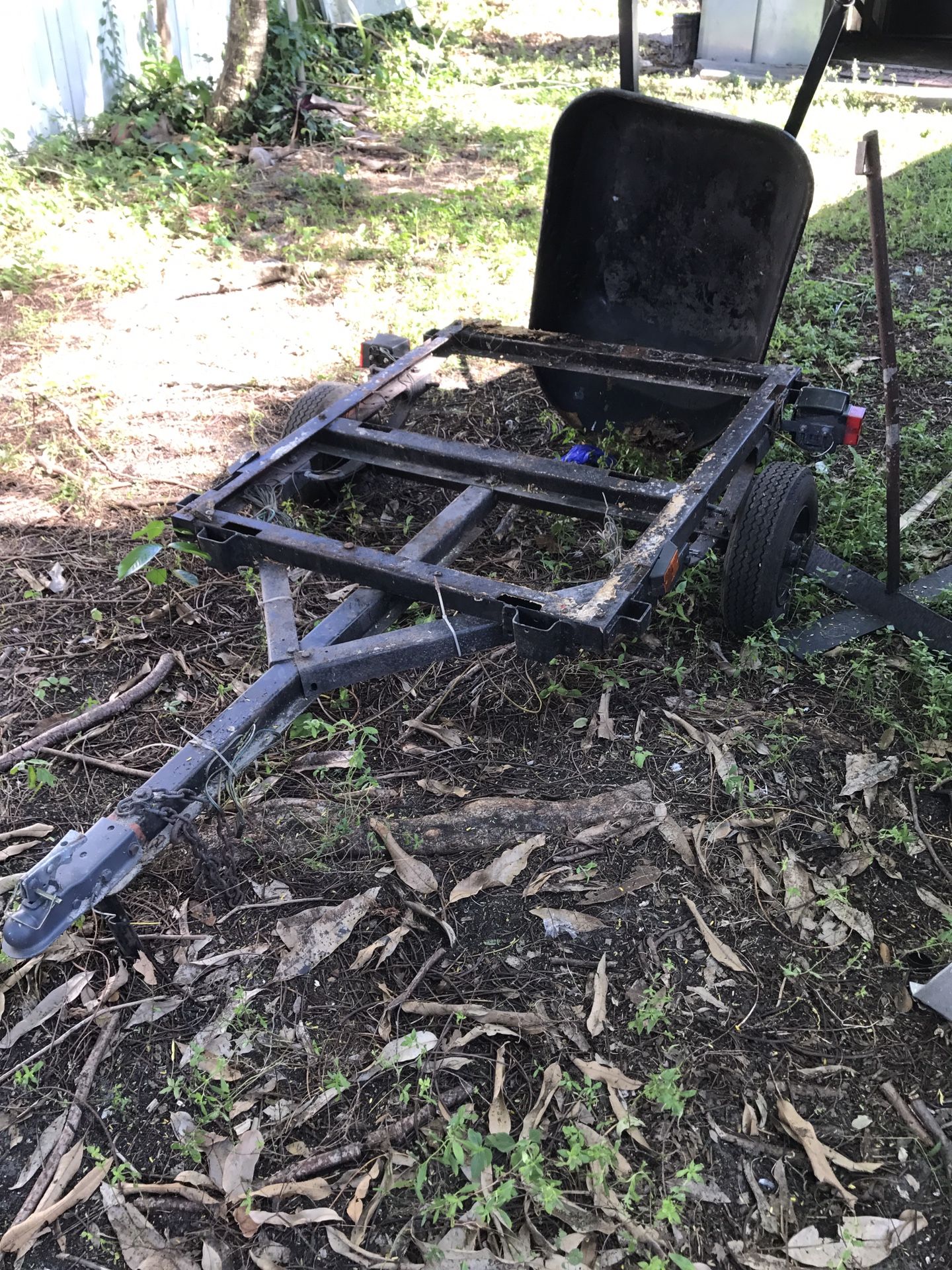 Little single axle trailer. Needs tires