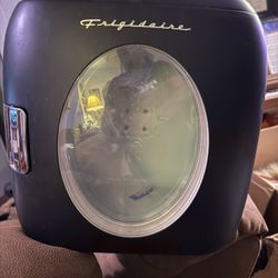 Frigidaire, Mini Personal Fridge Portable Cooler