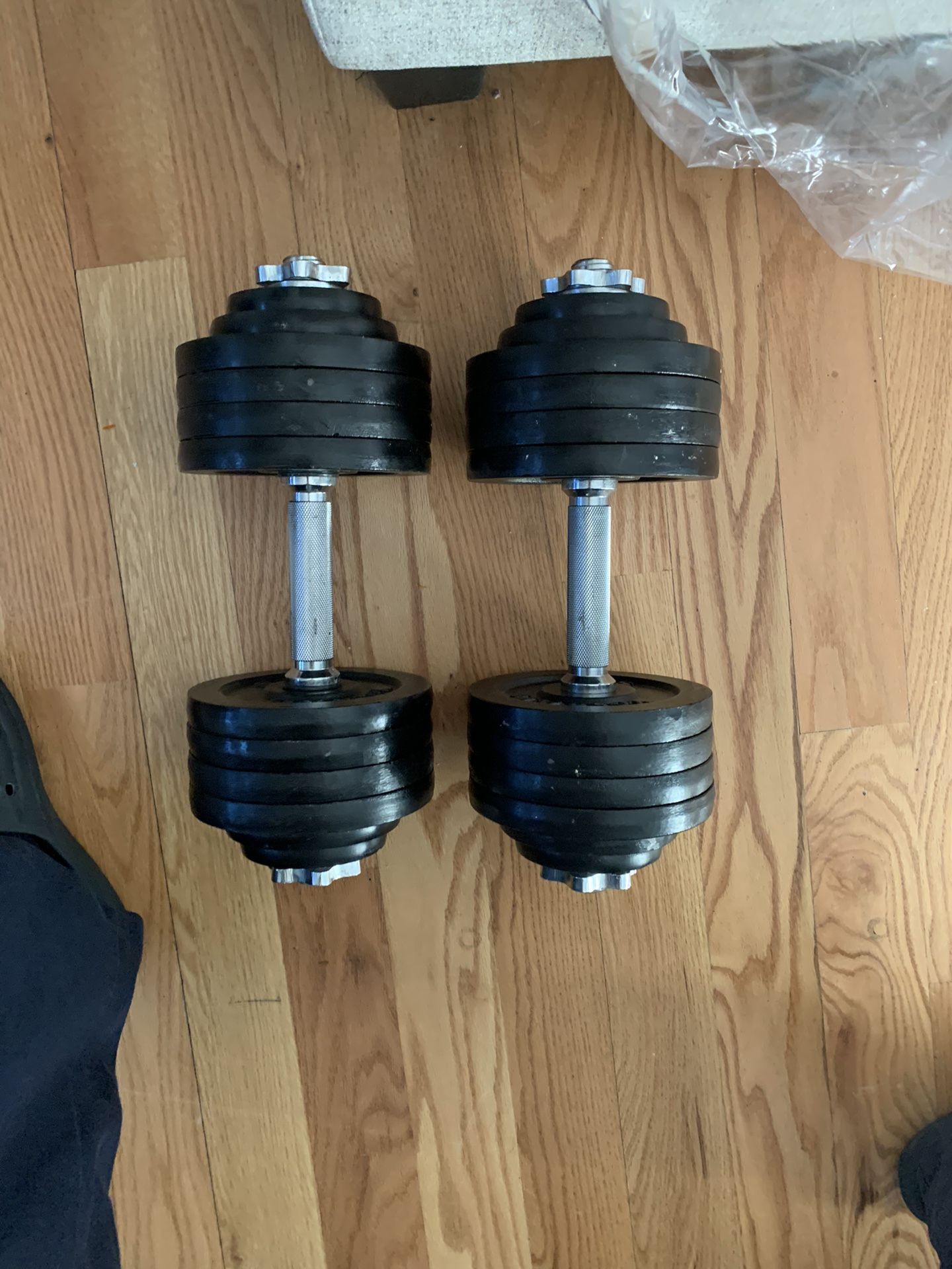 2 52lbs Adjustable Twist Off Metal Dumbbells 